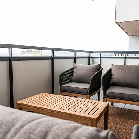 Luxury Center - Parking Included Apartment *