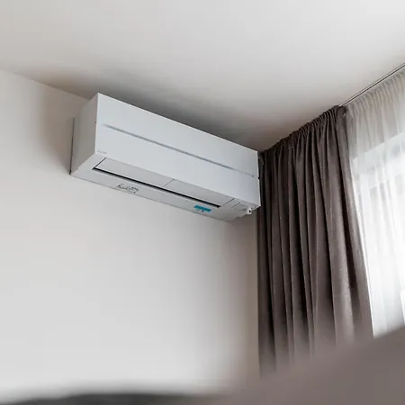 Luxury Center - Parking Included *