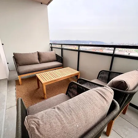 Luxury Center - Parking Included Apartment